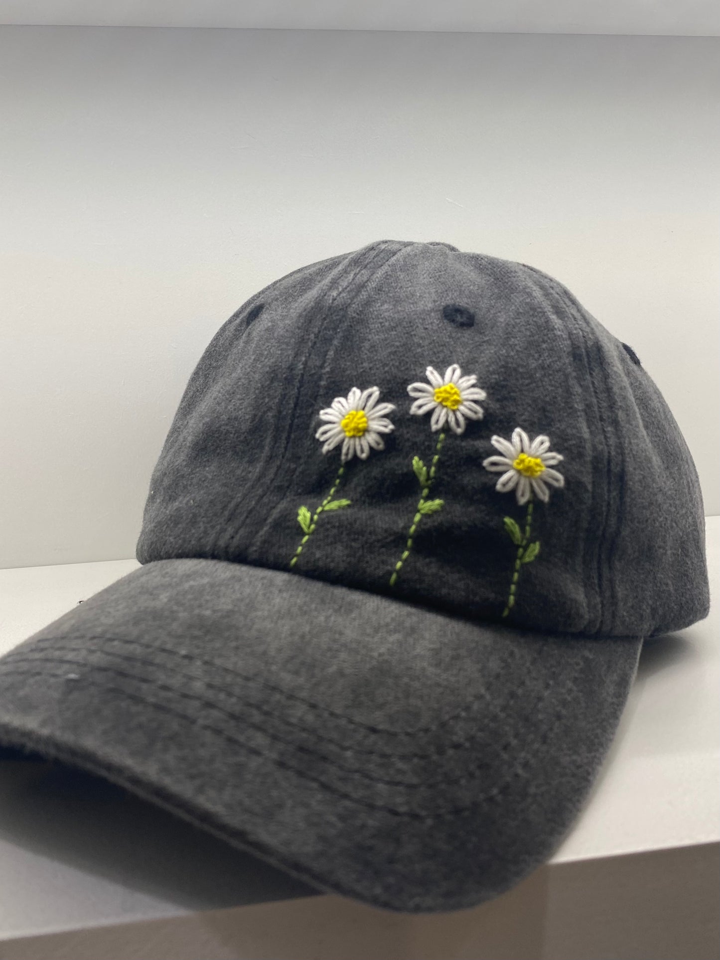 Cappellino margherite nero