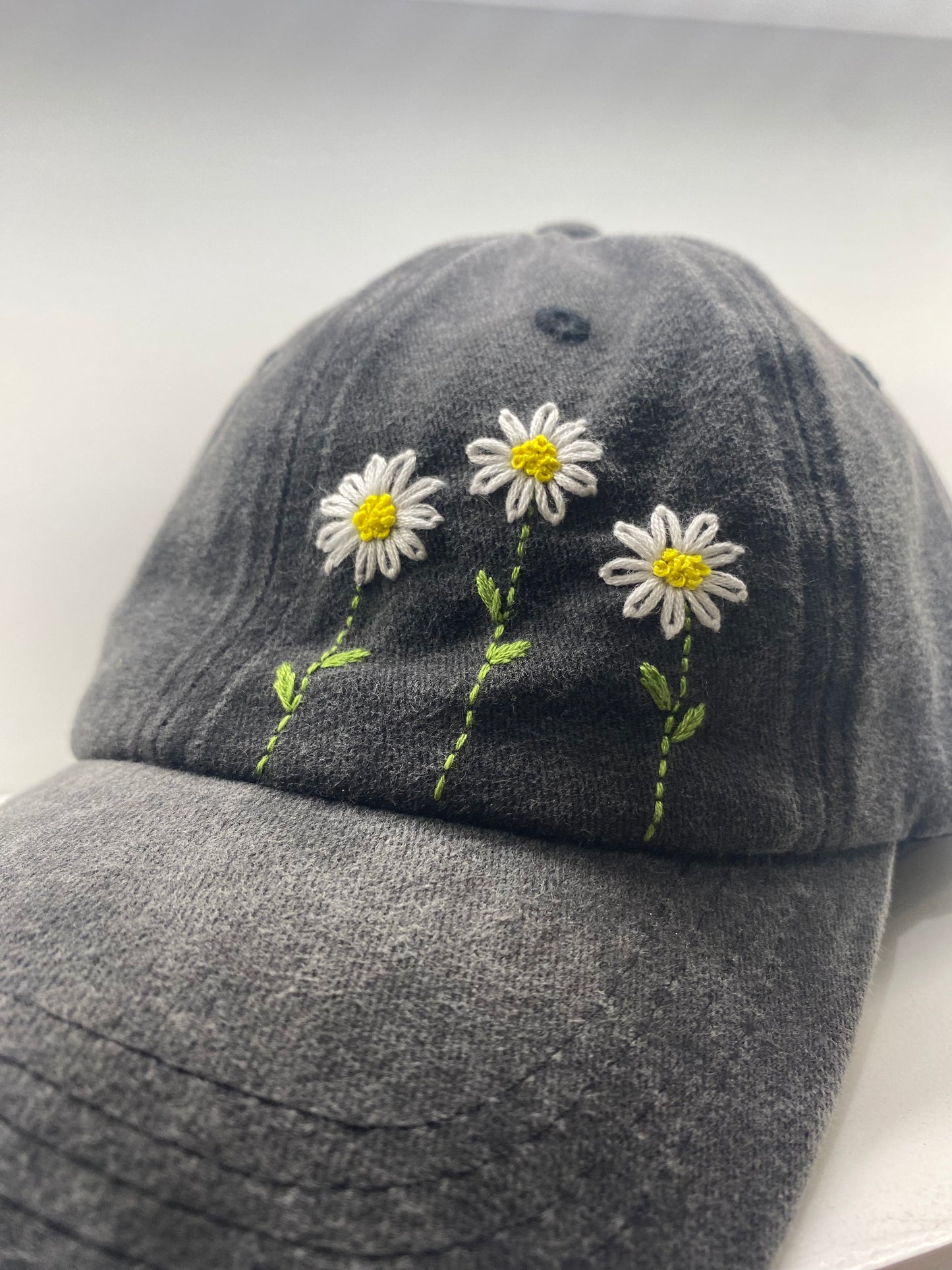 Cappellino margherite nero