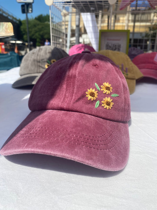 cappellino ricamato a mano
